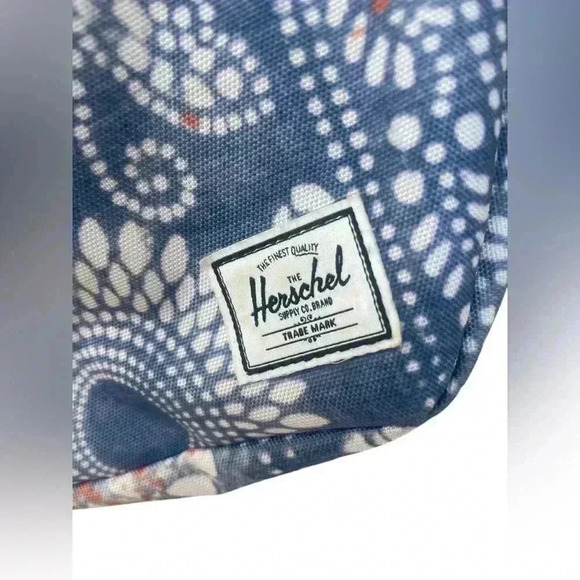 Herschel Fifteen Hip / Fanny Pack Chai Waist Bag blue and cream adjustable belt - Picture 5 of 9